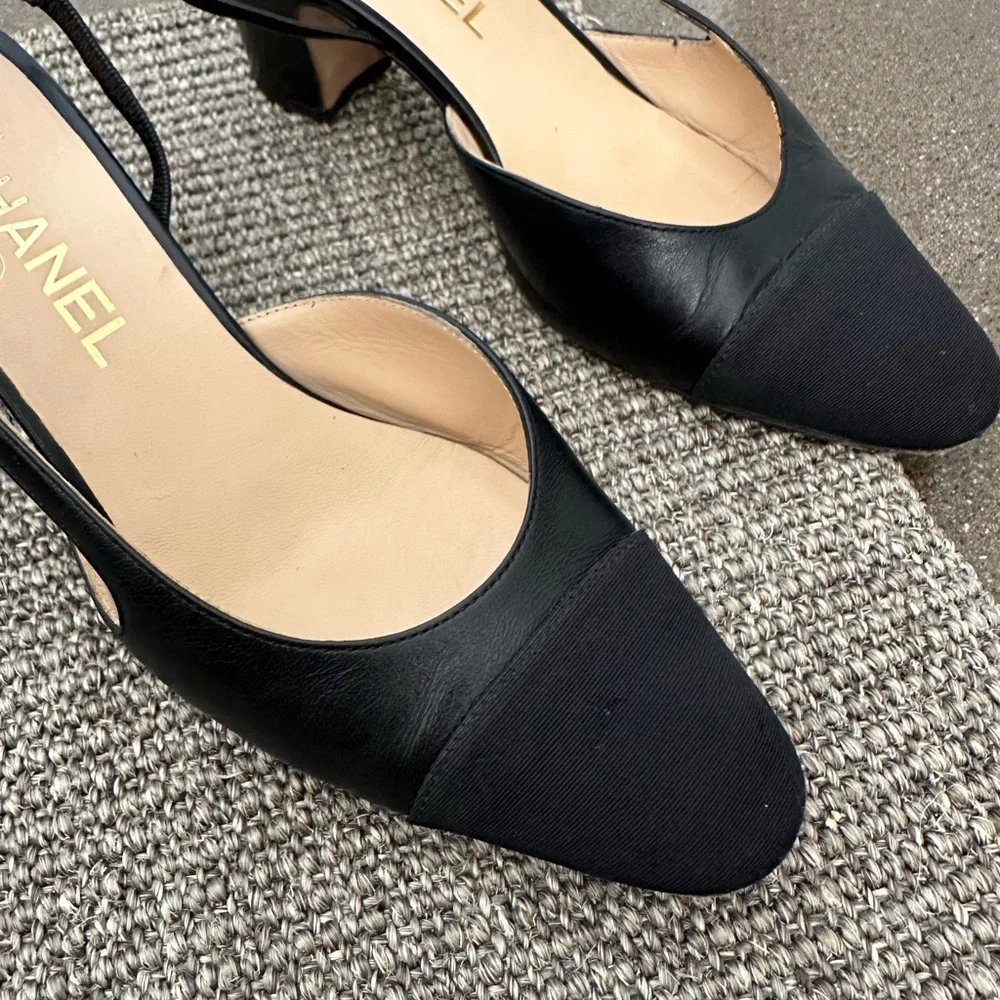 CHANEL Black Interlocking CC Logo Leather Slingback Pumps - Picture 3 of 15